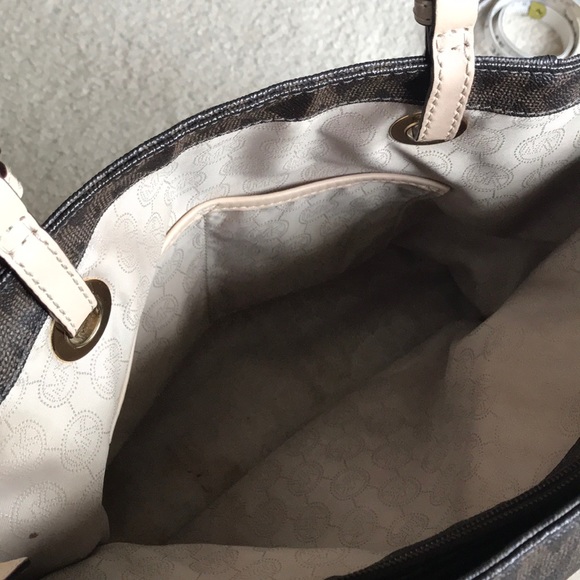 Michael Kors purse with matching wallet - Picture 8 of 8